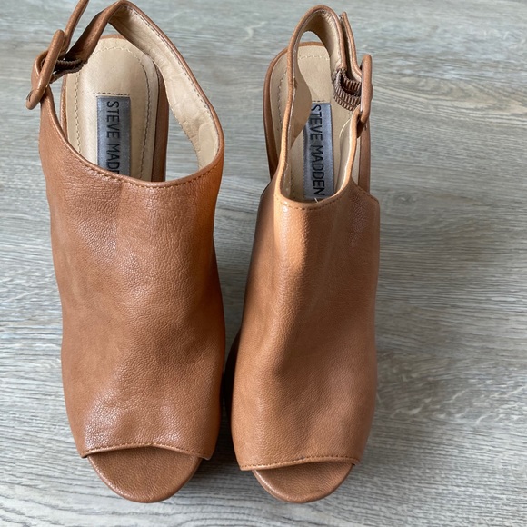 Tan Steve Madden wedge - Picture 2 of 4